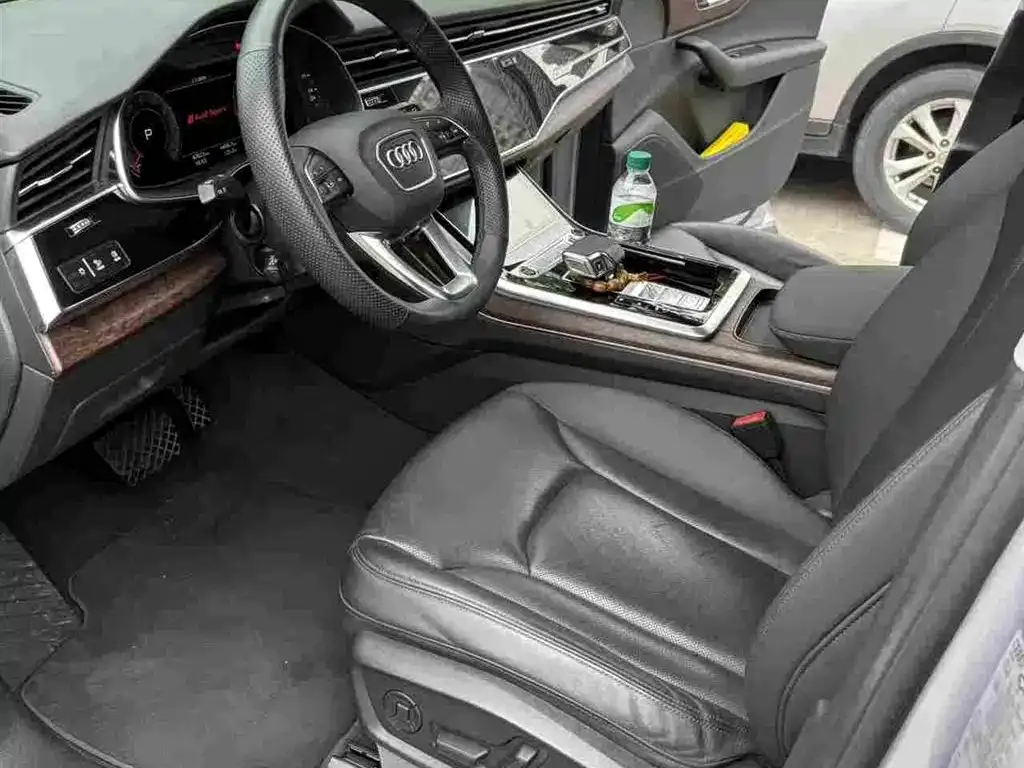 Audi Q7 2021 из CN, фото 4