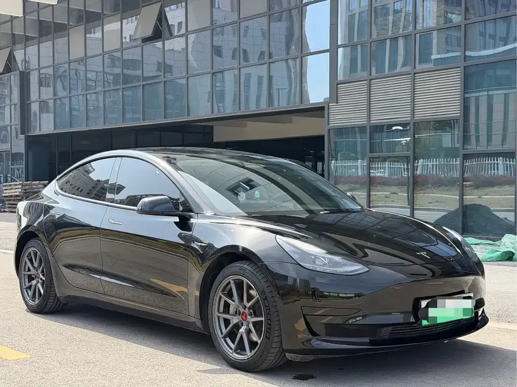 Tesla Model 3 — фото 2