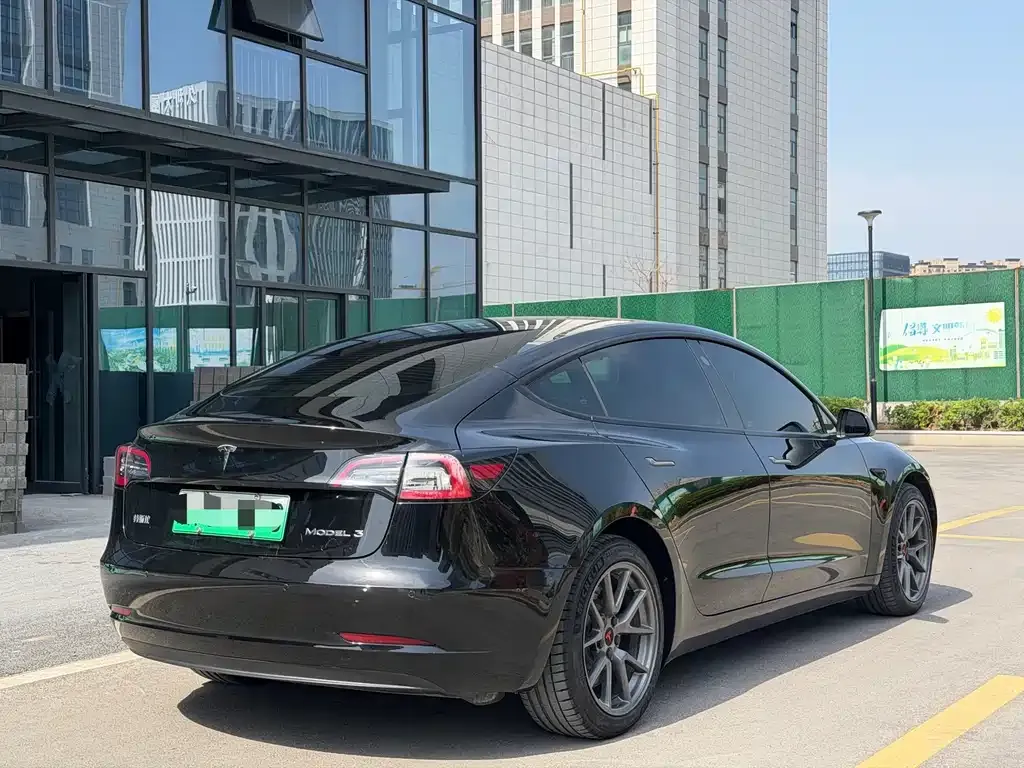 Tesla Model 3 — фото 6