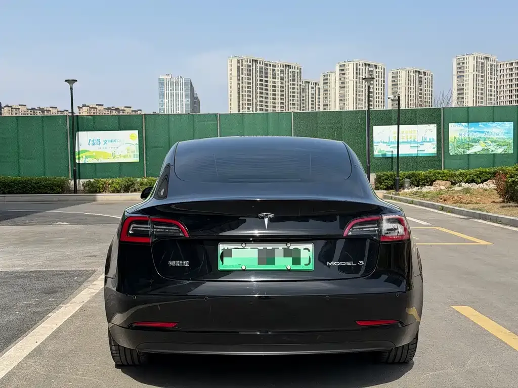 Tesla Model 3 — фото 9