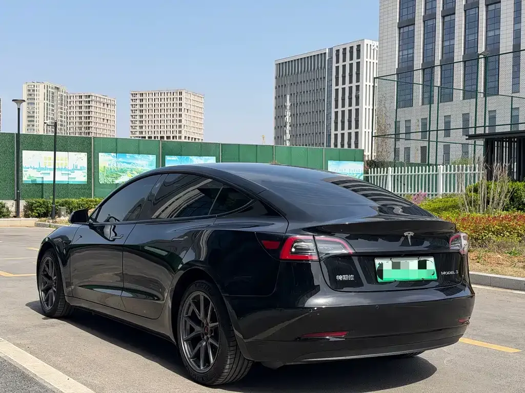 Tesla Model 3 — фото 4