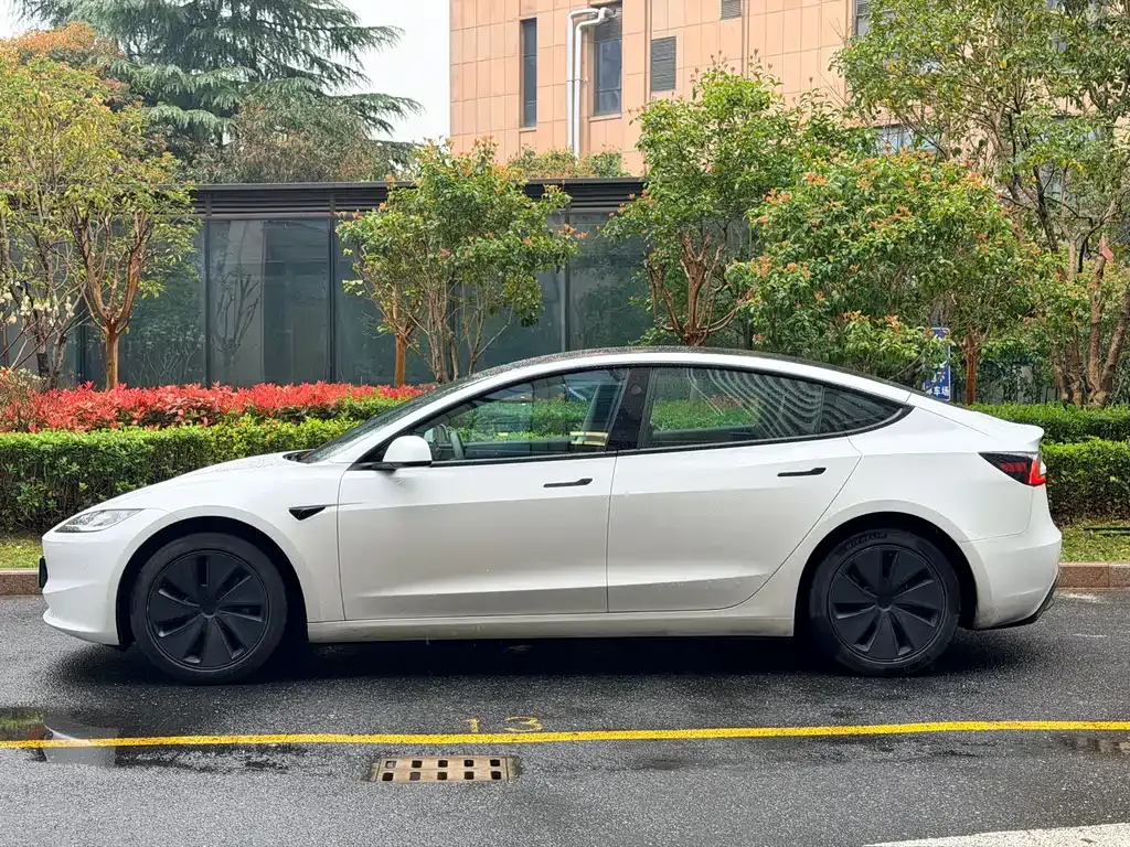 Tesla Model 3 — фото 5