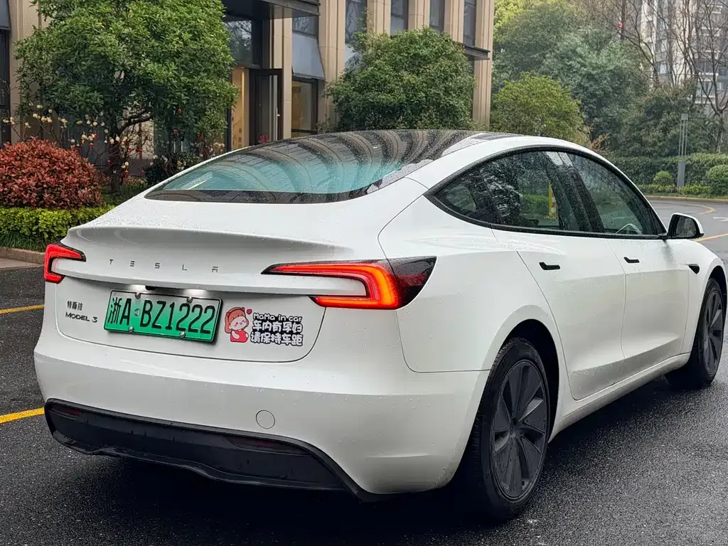 Tesla Model 3 — фото 7