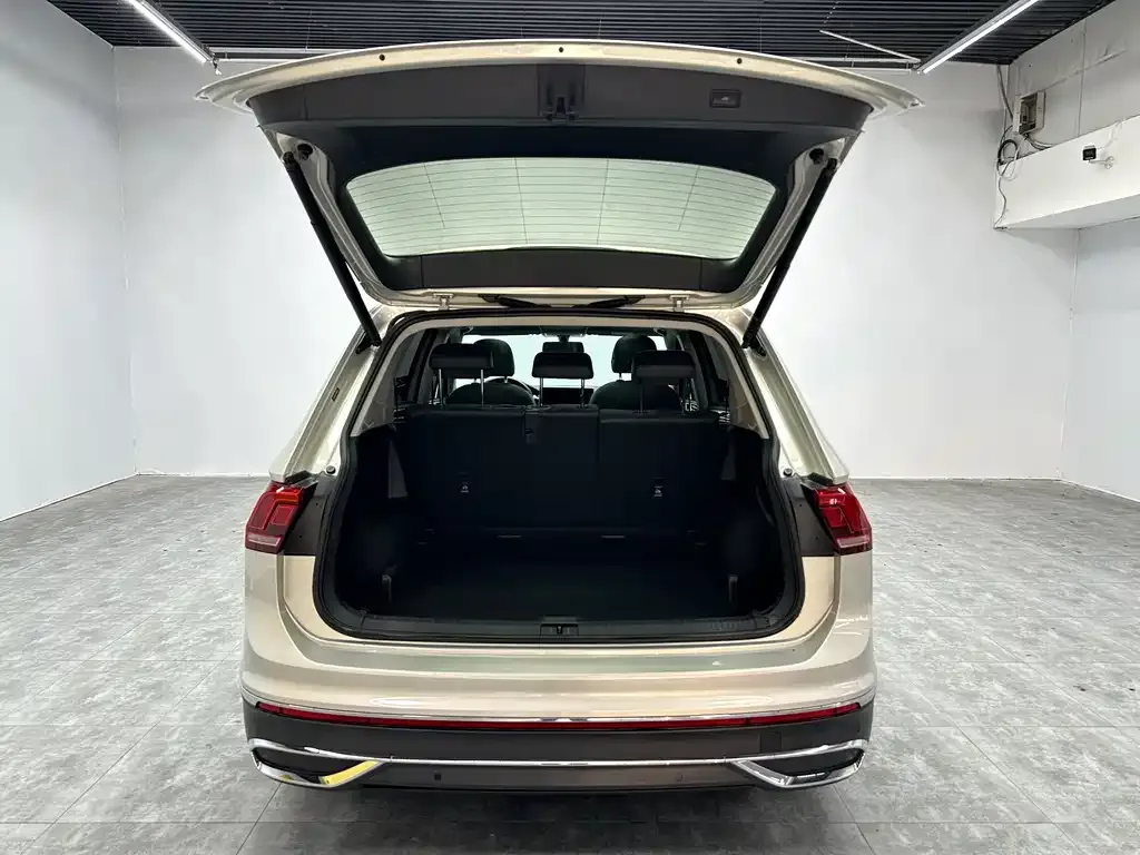 Volkswagen Tiguan L — фото 7