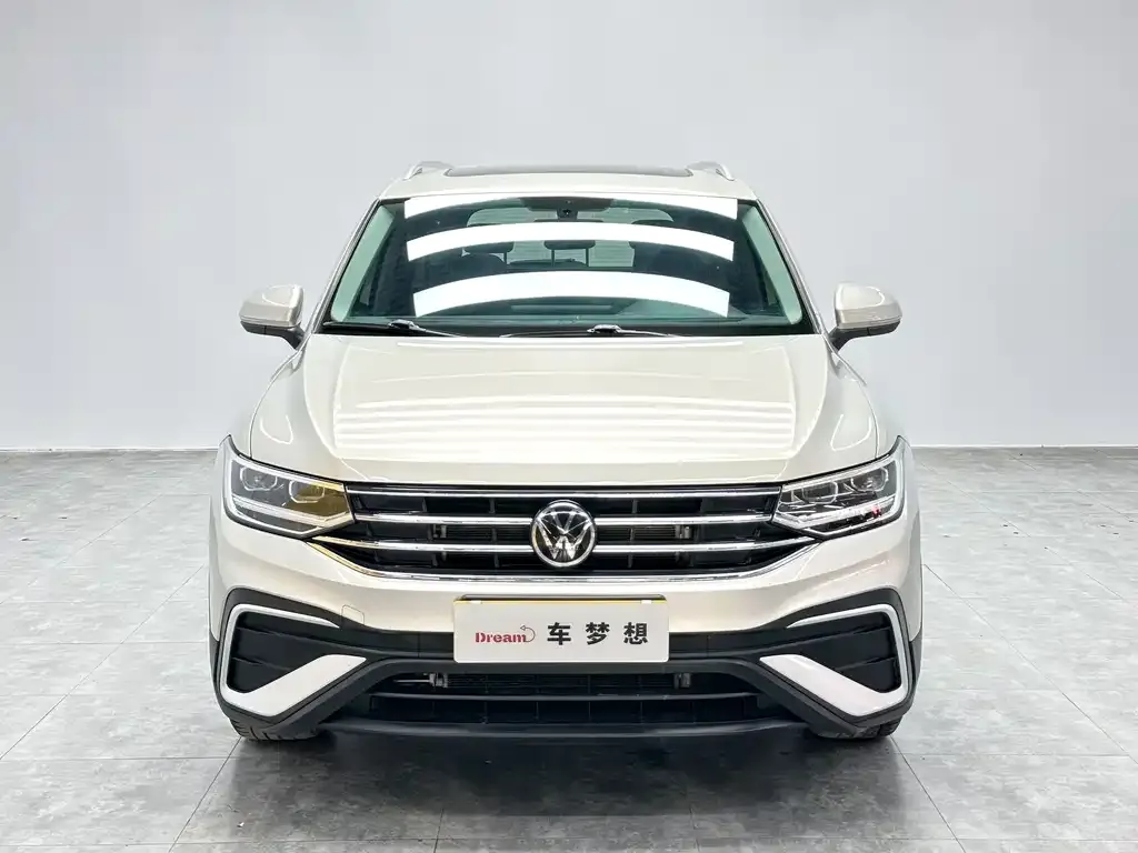 Volkswagen Tiguan L — фото 2
