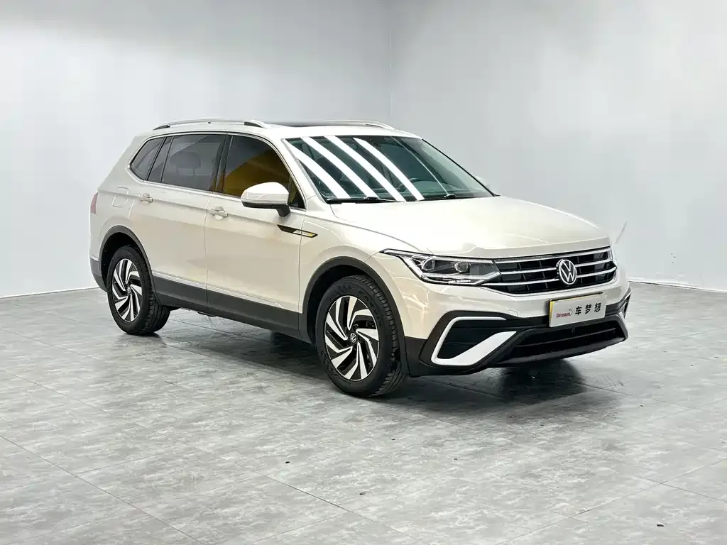 Volkswagen Tiguan L — фото 8