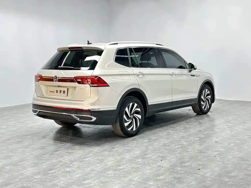 Volkswagen Tiguan L — фото 5