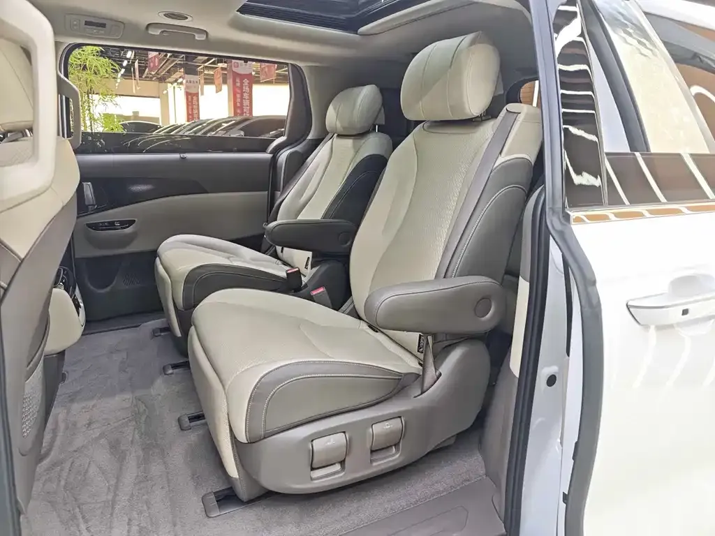 Kia Carnival 2021 из CN, фото 2
