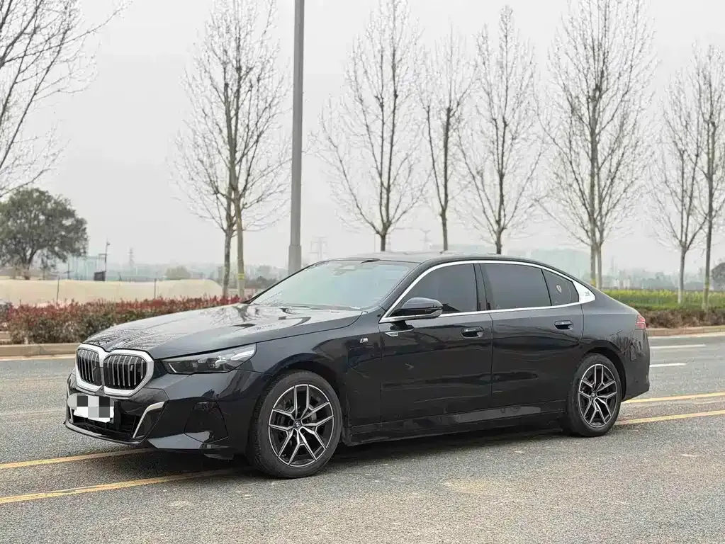 BMW i5 — фото 1