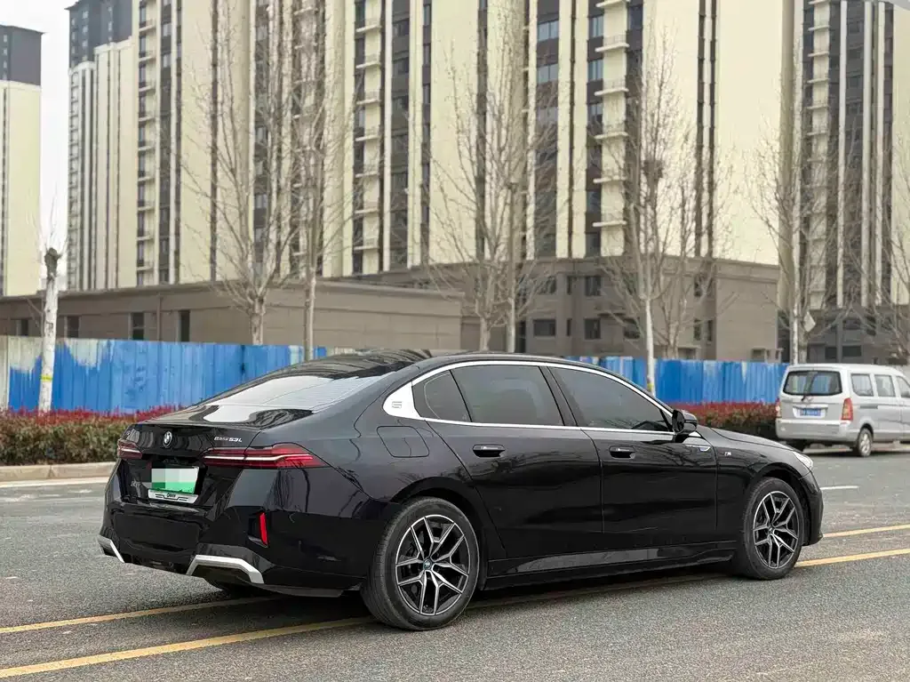 BMW i5 — фото 7