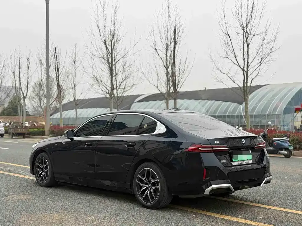 BMW i5 — фото 5