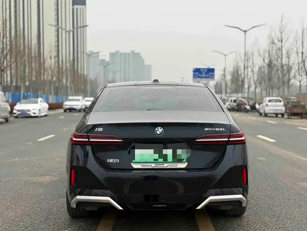 BMW i5 — фото 3