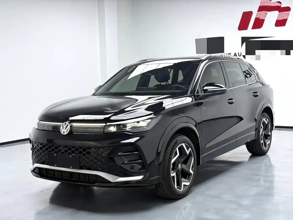 Volkswagen Tiguan L — фото 1
