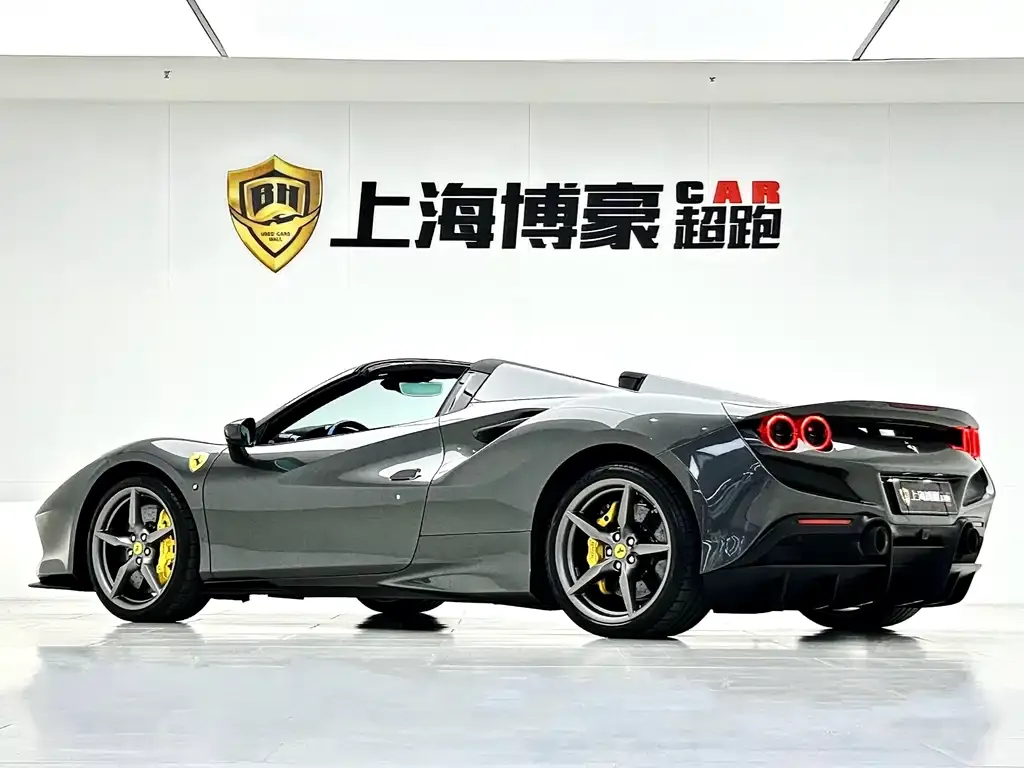 Ferrari F8 — фото 10