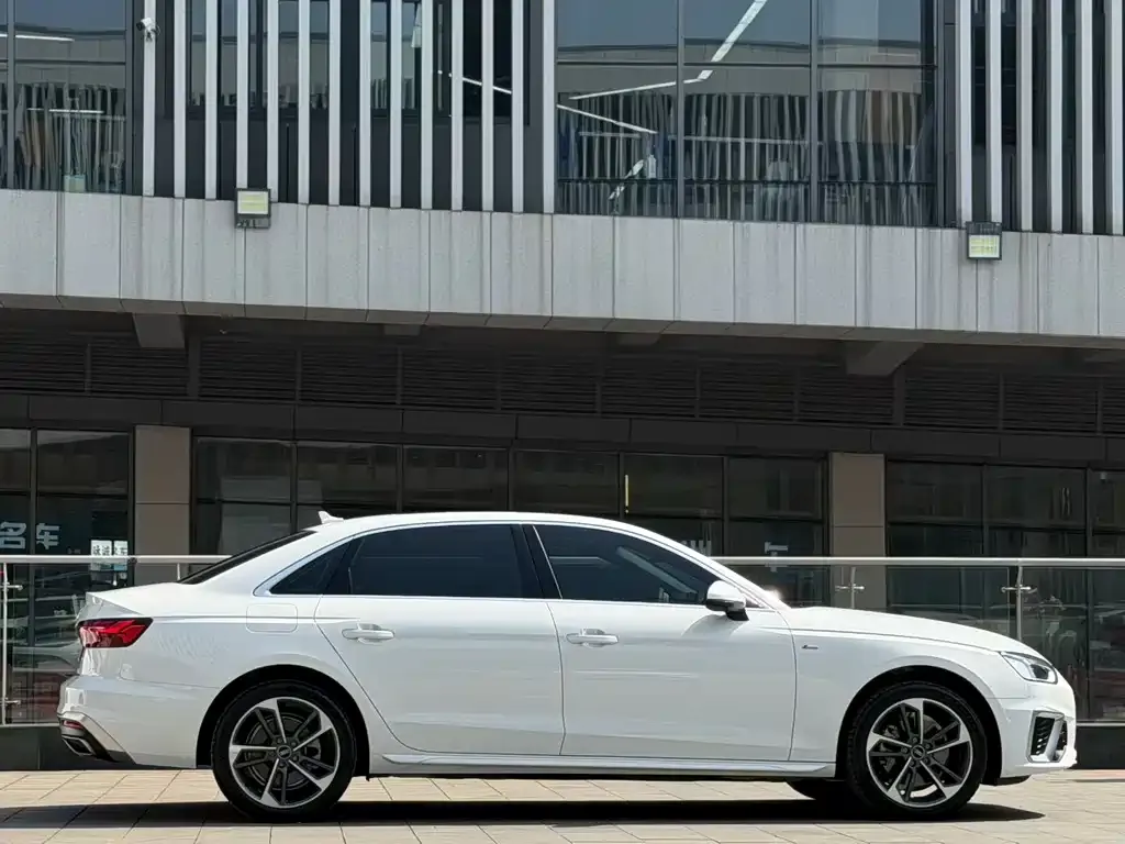 Audi A4L 2025 из CN, фото 3