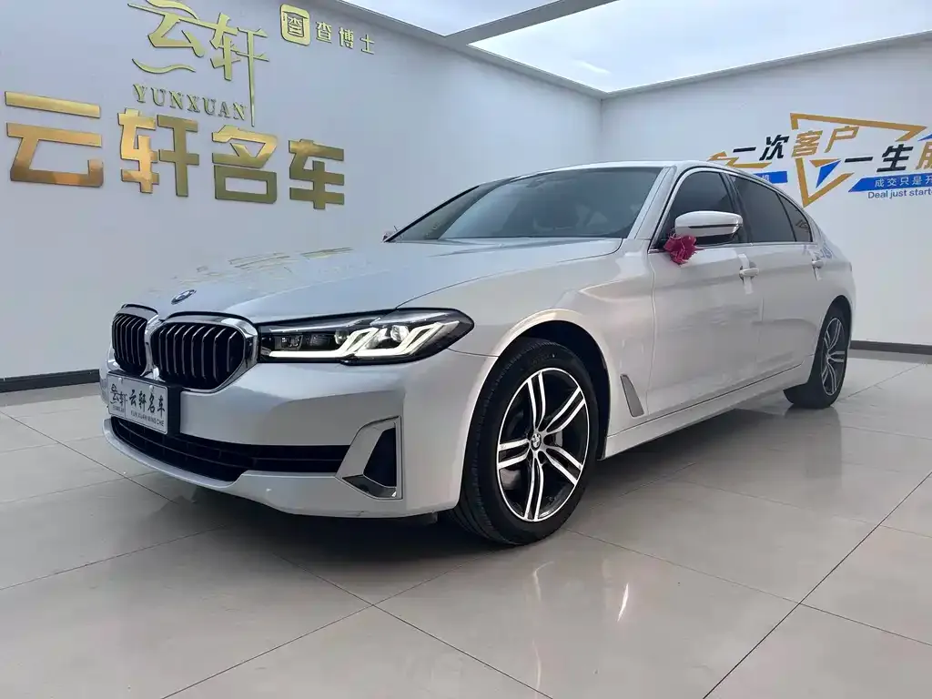 BMW 5 Series — фото 1