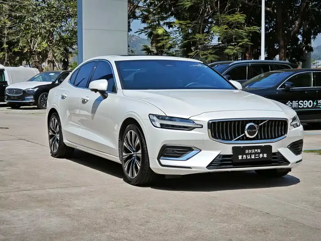 Volvo S60 — фото 10