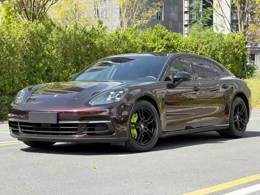Porsche Panamera — фото 1