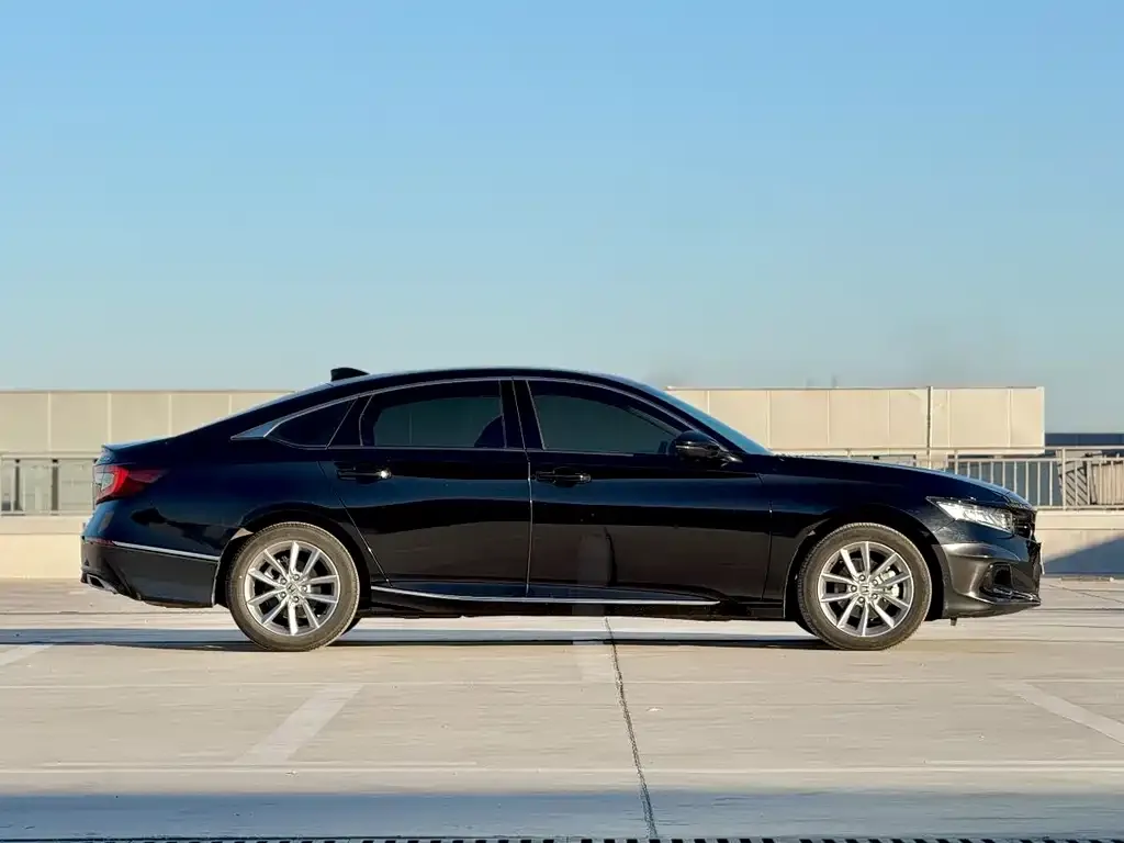 Honda Accord — фото 9
