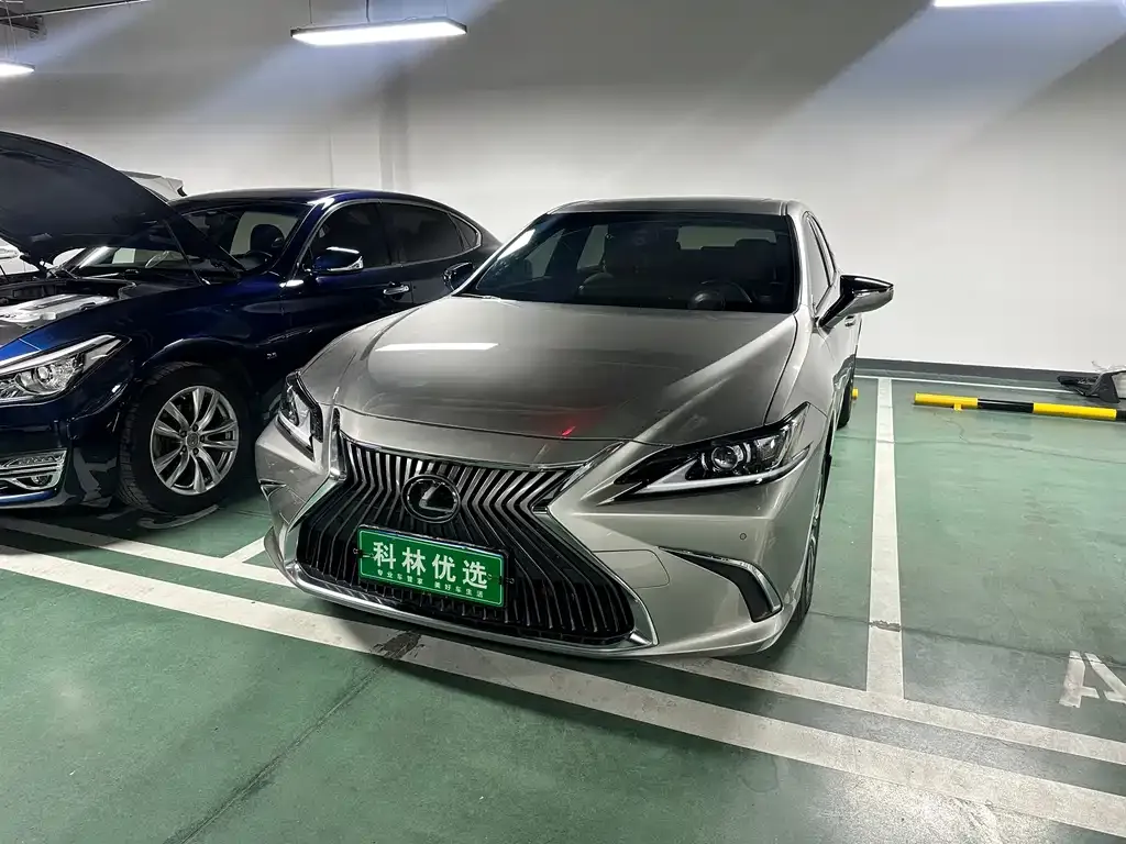Lexus ES — фото 1