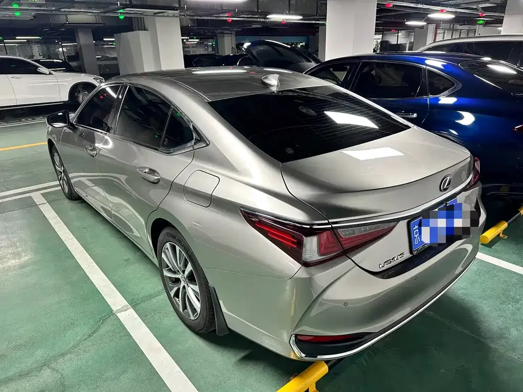 Lexus ES — фото 8