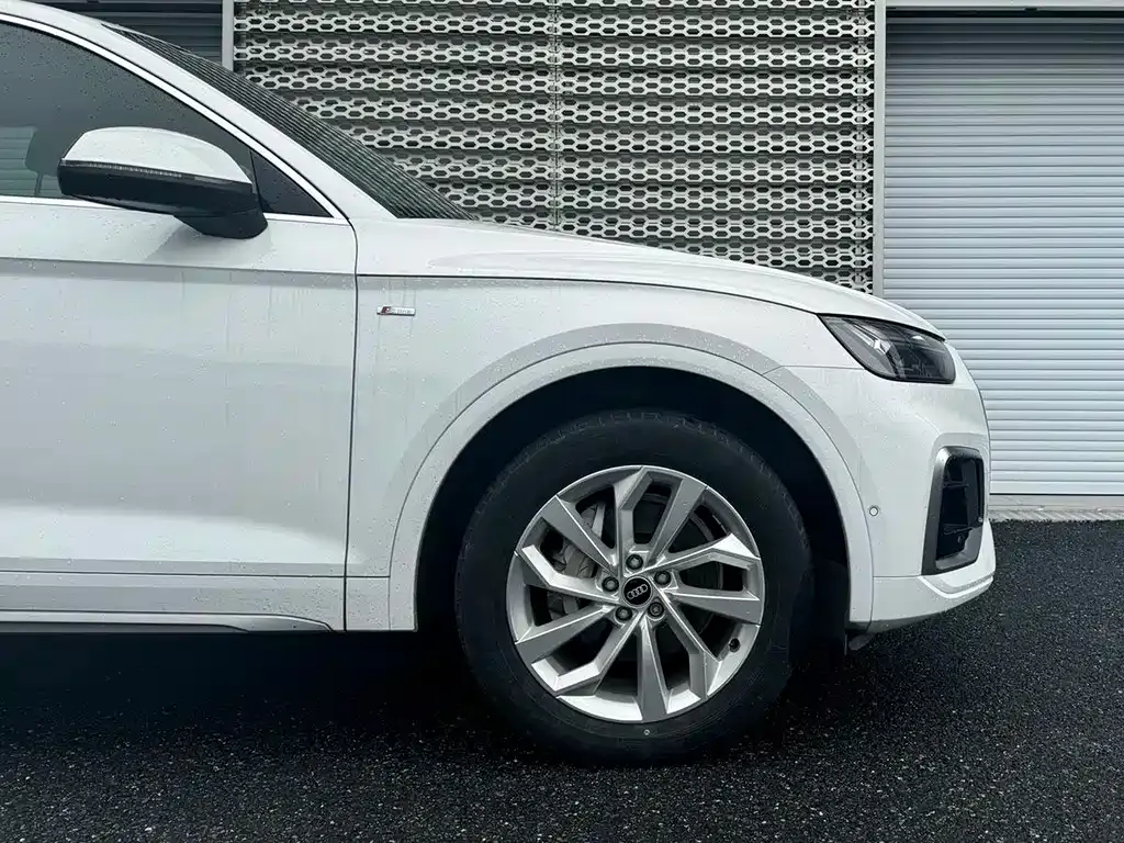 Audi Q5L — фото 2