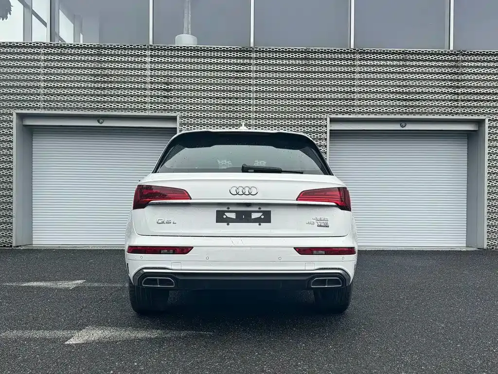 Audi Q5L — фото 9