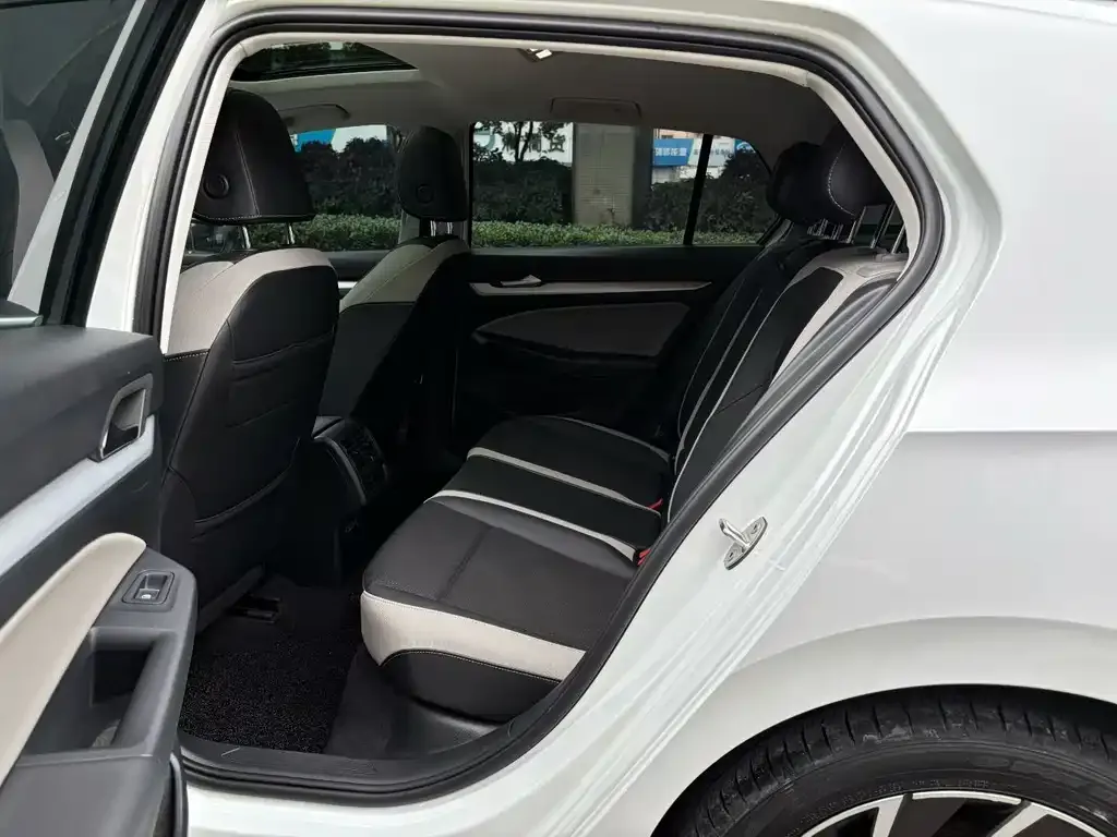 Volkswagen Golf 2021 из CN, фото 4