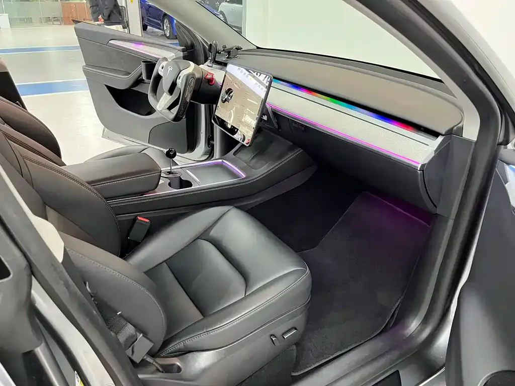 Tesla Model Y — фото 9