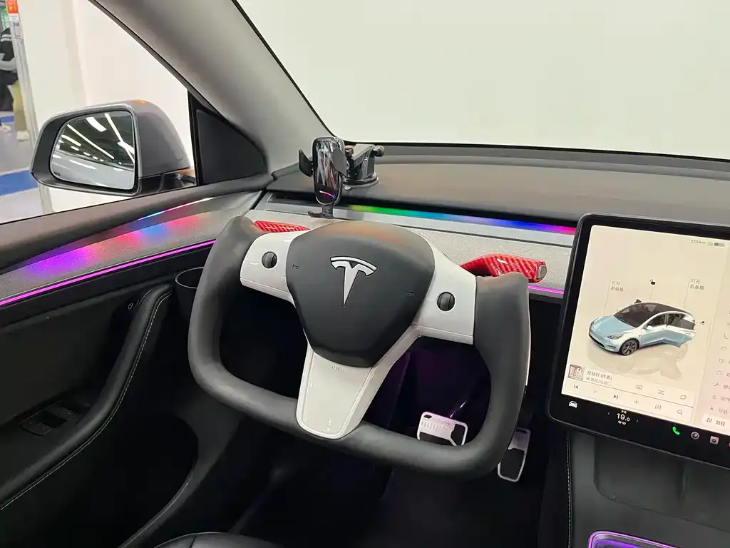 Tesla Model Y — фото 8