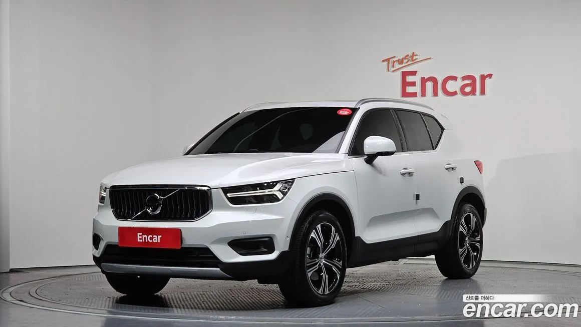 Volvo XC40 — фото 1