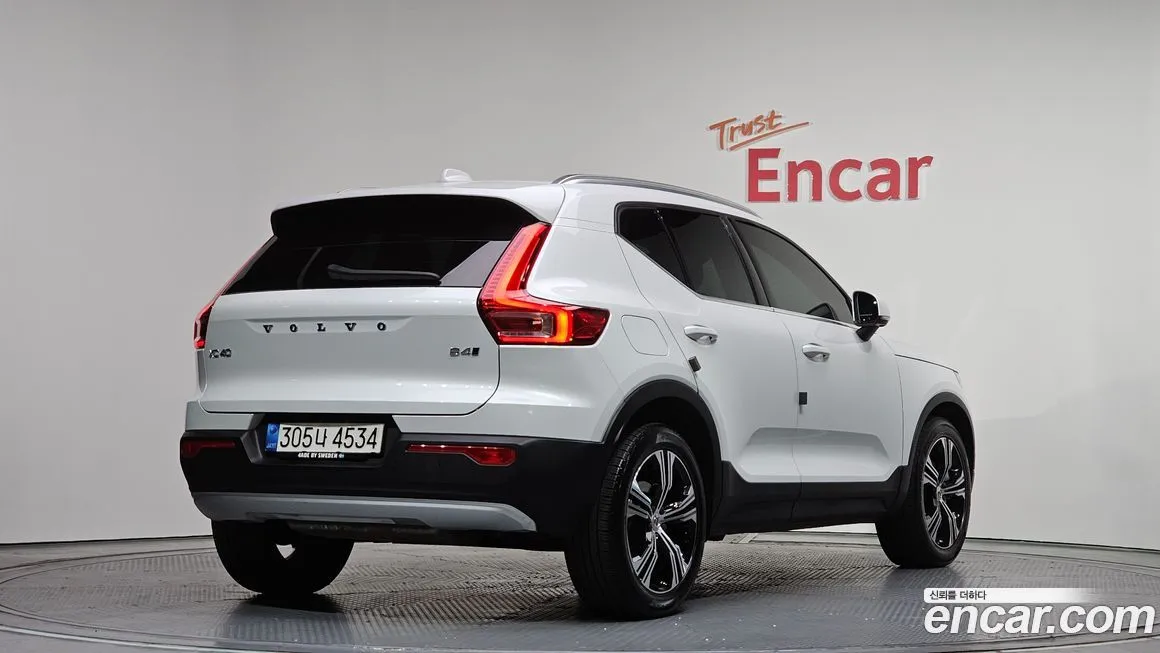Volvo XC40 — фото 4