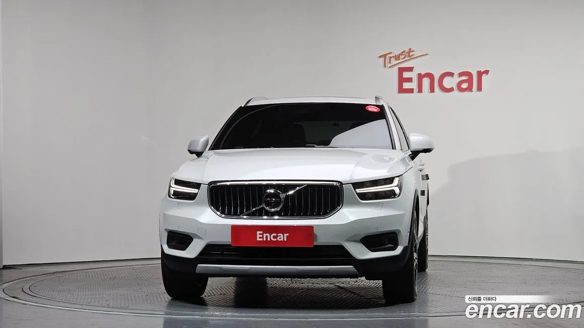 Volvo XC40 — фото 3