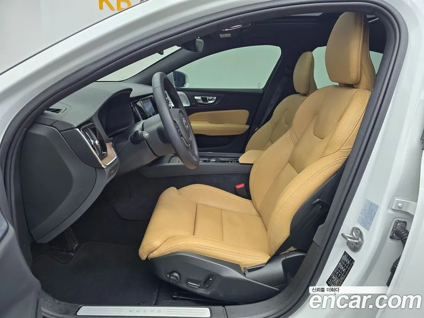 Volvo S60 2023 из KR, фото 4