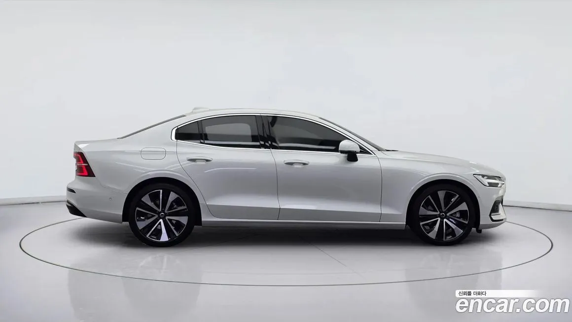 Volvo S60 2023 из KR, фото 3