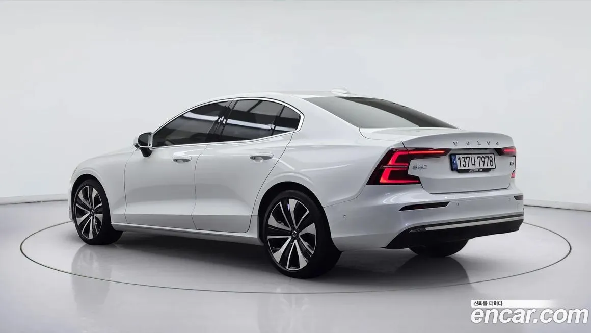 Volvo S60 2023 из KR, фото 2