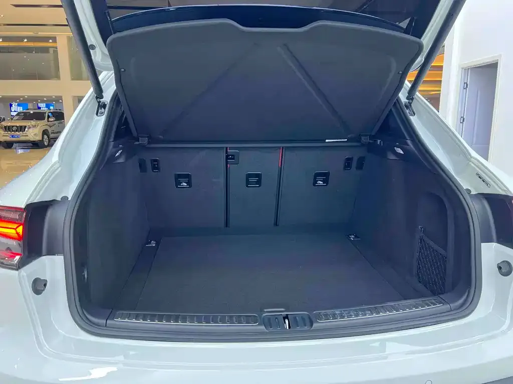 Porsche Macan 2023 из CN, фото 9