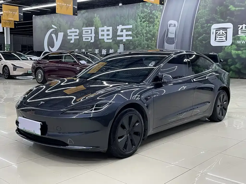 Tesla Model 3 — фото 1