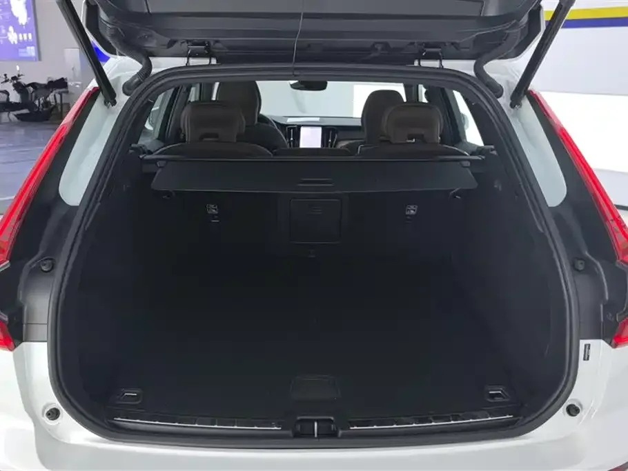 Volvo XC60 — фото 4
