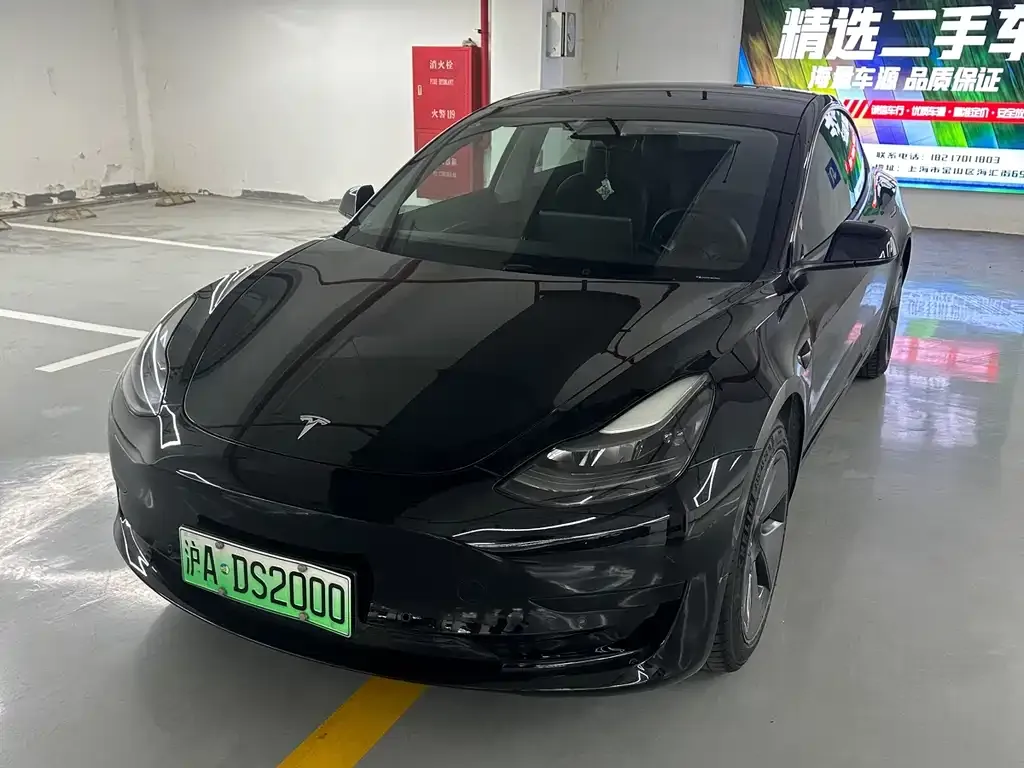 Tesla Model 3 — фото 1