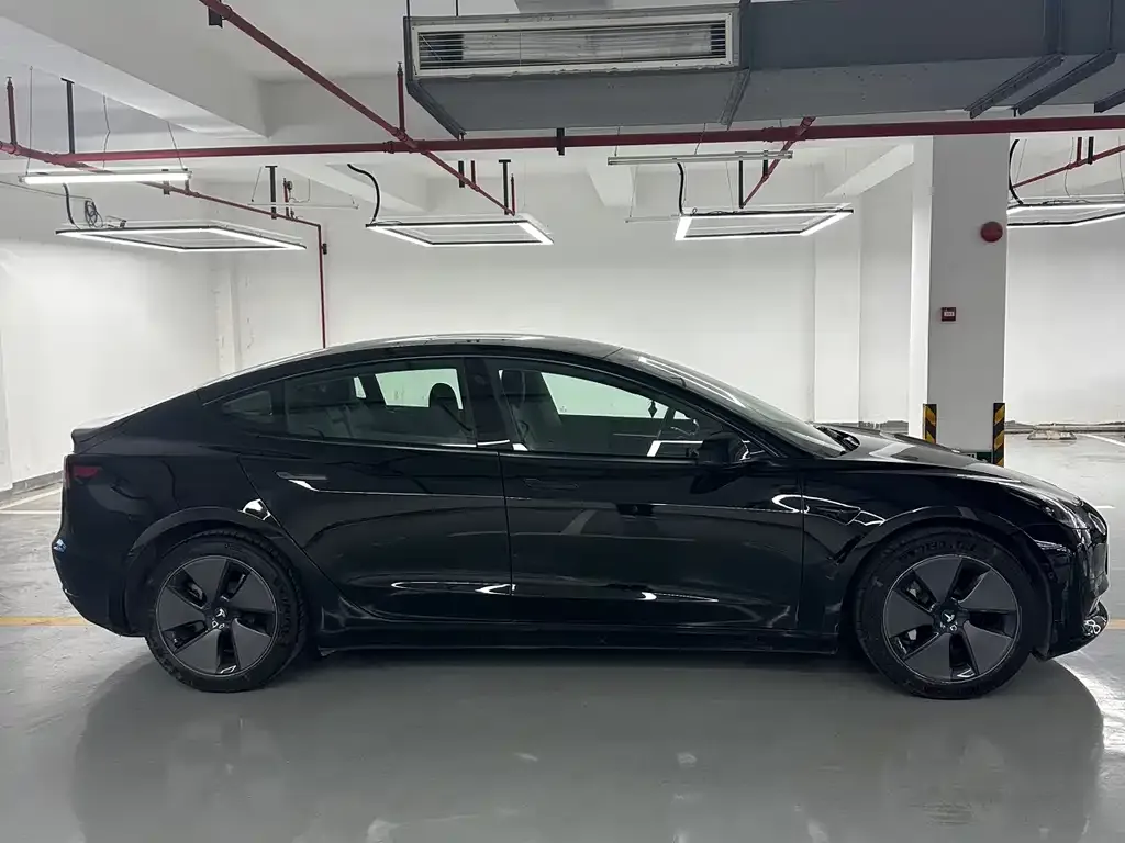 Tesla Model 3 — фото 9