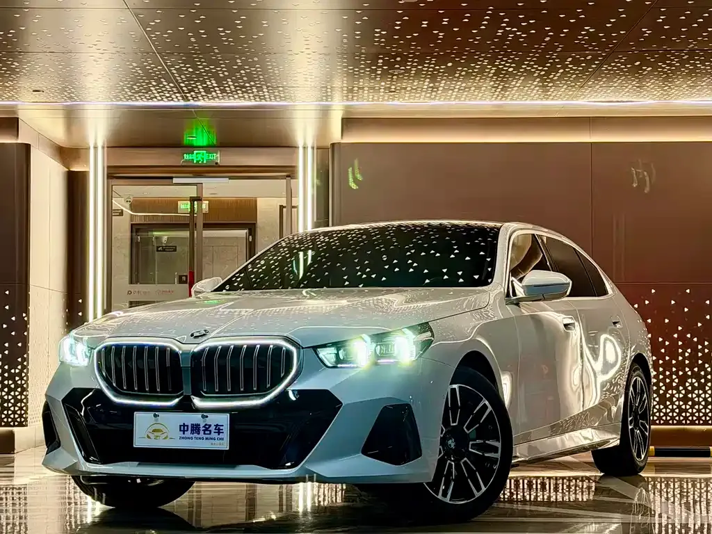 BMW 5 Series — фото 1