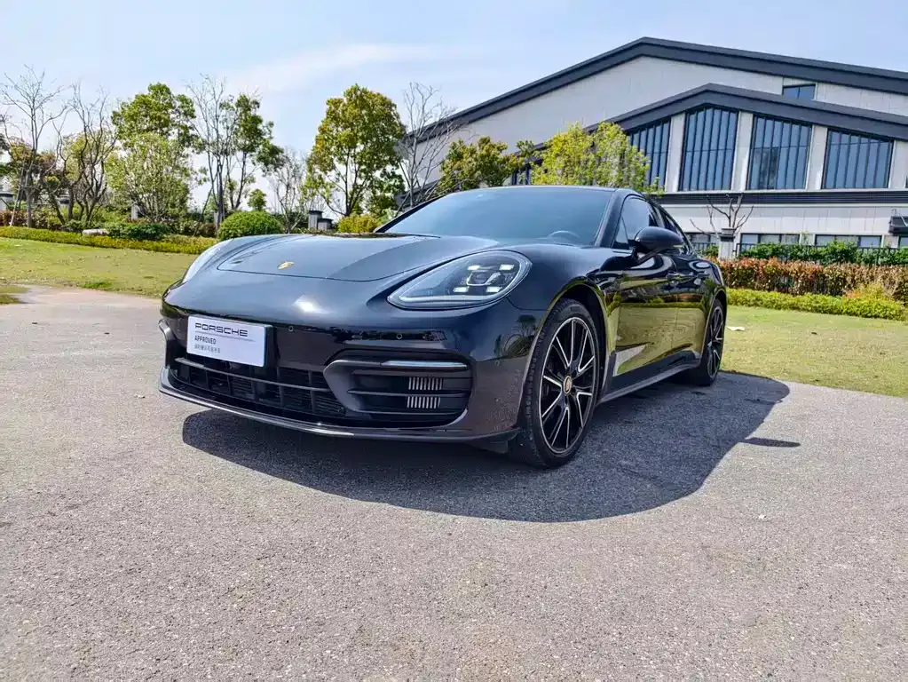 Porsche Panamera — фото 1