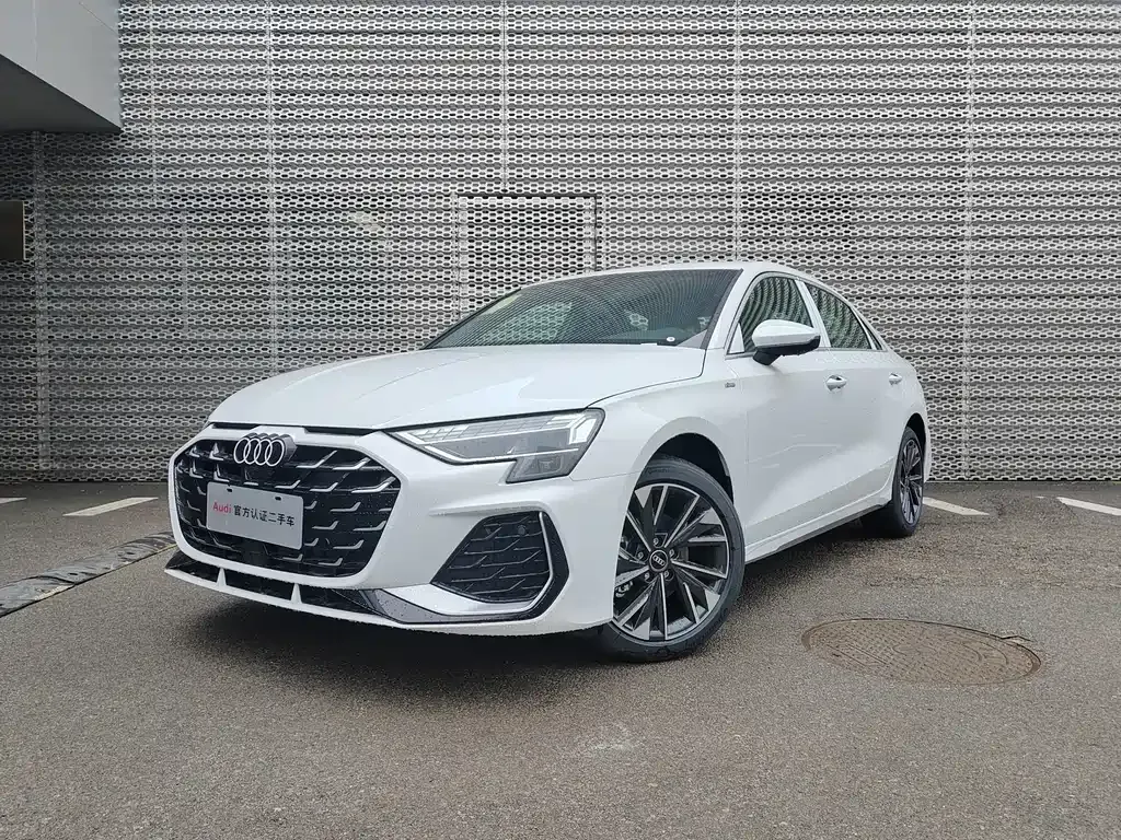 Audi A3 — фото 1