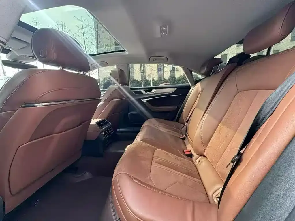 Audi A7L 2024 из CN, фото 3