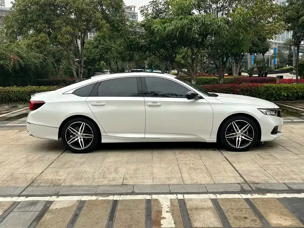 Honda Accord — фото 9