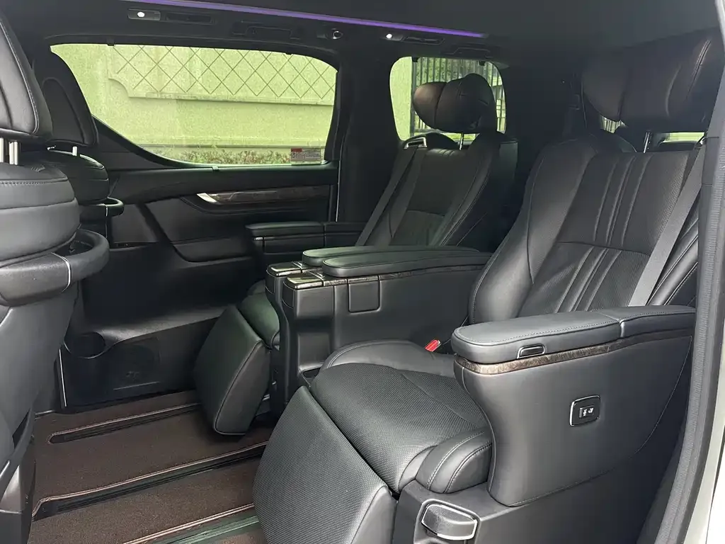 Toyota Vellfire 2021 из CN, фото 10
