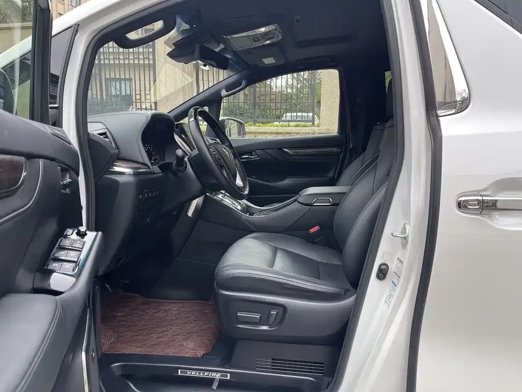 Toyota Vellfire 2021 из CN, фото 2