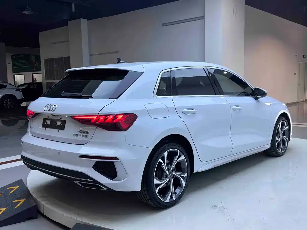 Audi A3 2023 из CN, фото 7