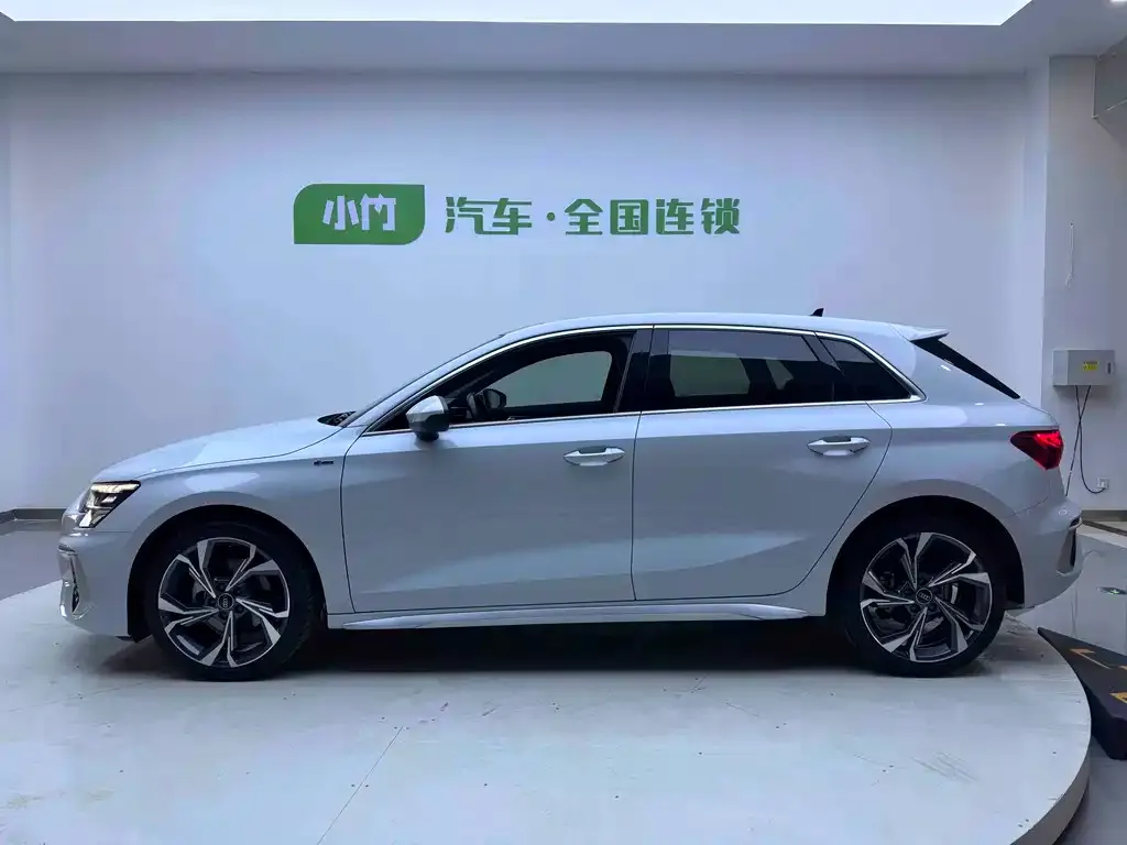Audi A3 2023 из CN, фото 4